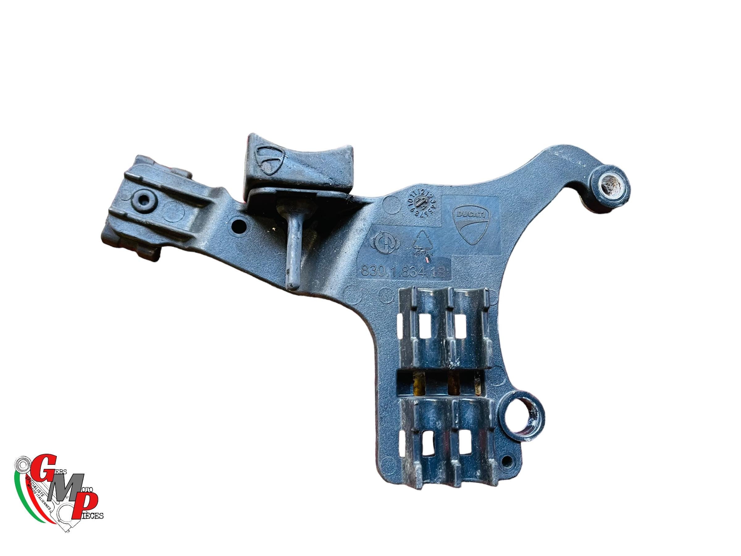 Cache Plastique Passage Durite - Ducati