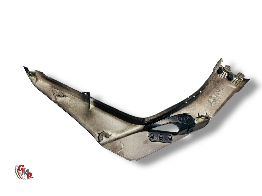 Flan carénage sous selle gauche - Ducati